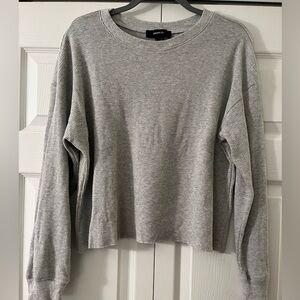 Forever21 women’s gray, long sleeve crewneck top. Size 1X.